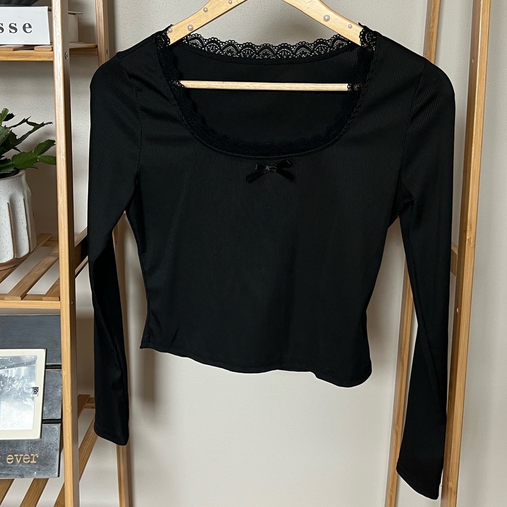 Black Cropped Lace Trim Tee